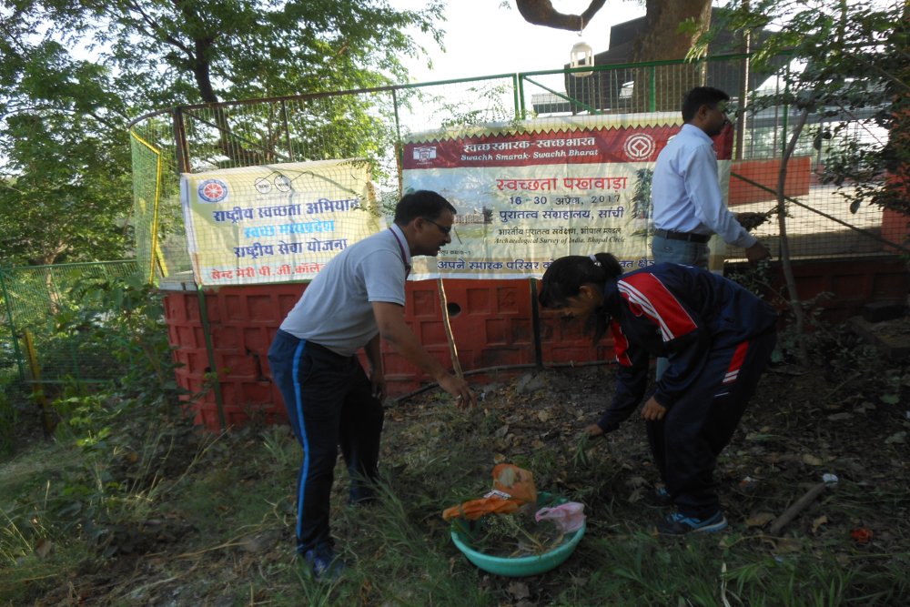 Cleaning work was done at the garden areas of Betwa River bank in collaboration with NSS students of Sent Merry College, Vidisha and local people.